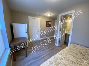 Building Photo - 263-265 S Poplar Ct-B