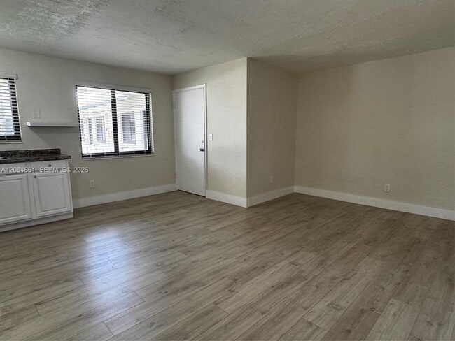 Building Photo - 1345 W 28th St