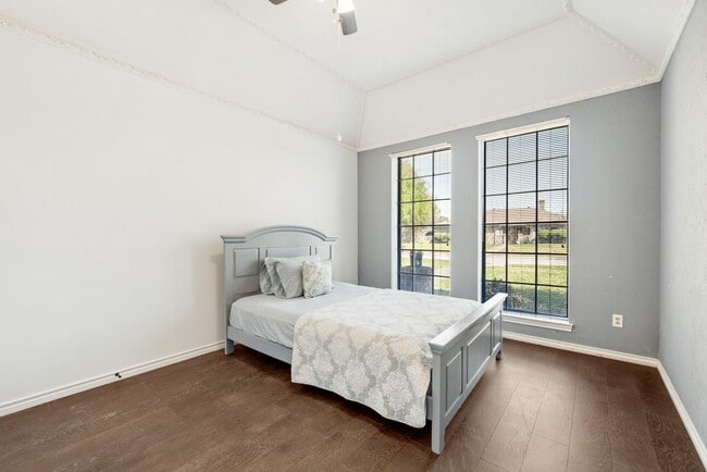 Building Photo - 000 Stillmeadow Dr