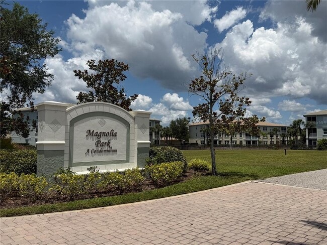 Building Photo - 600 Gardens Edge Dr
