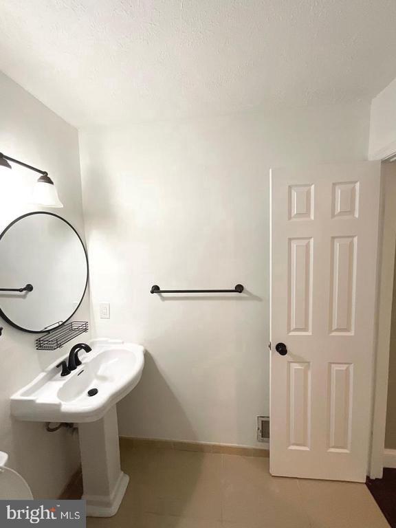 Building Photo - 404 Potomac Hills Dr