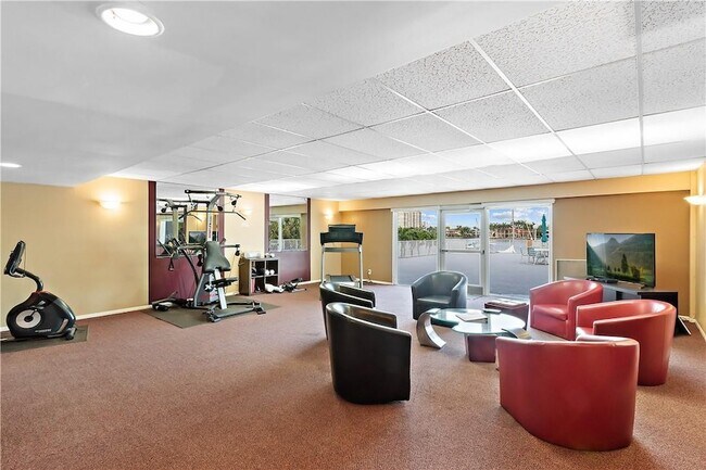 Building Photo - 95 N Birch Rd