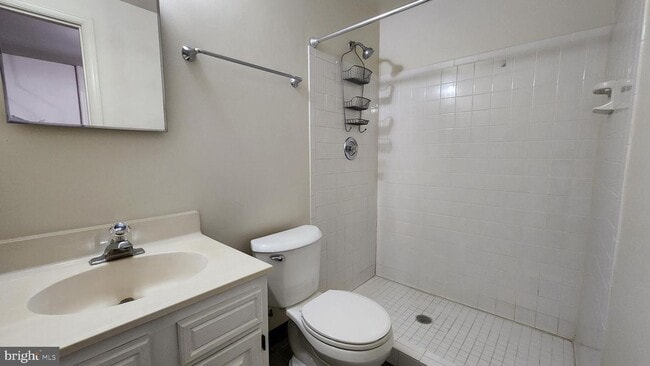 Building Photo - Arlington Townhouse With Attached Garage!