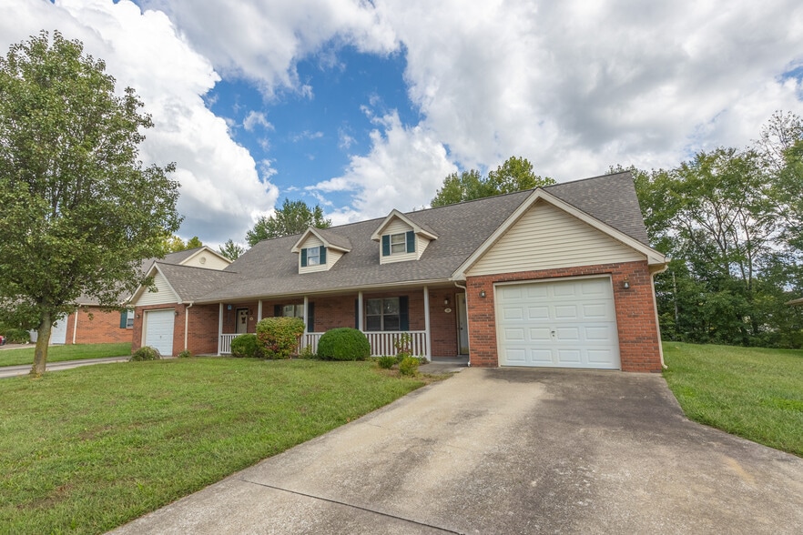 Primary Photo - 44 Arlington Ct