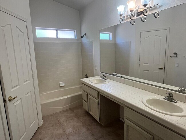 Building Photo - 10302 E Coopers Hawk Dr