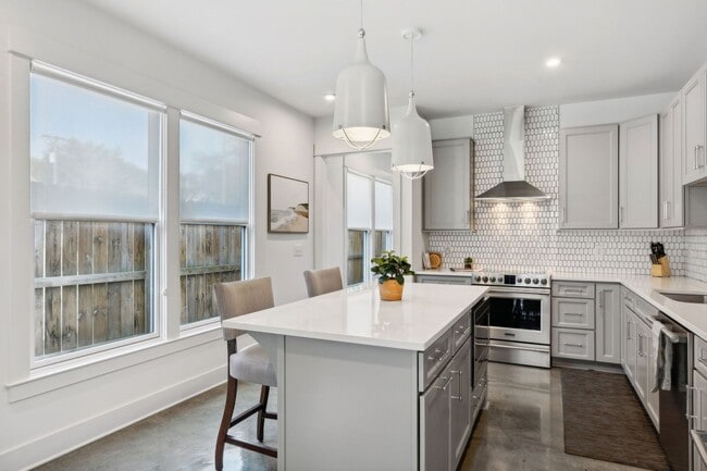 Building Photo - Germantown Gem just 1 mile from Downtown N...