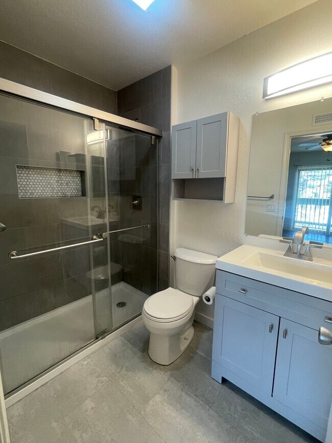 Building Photo - Completely Remodeled 3 Bedroom in San Diego!! Water/Trash Included