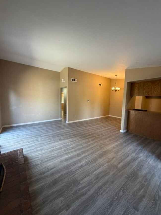 Building Photo - 1643 Ashley Ave