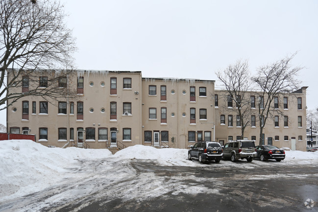 Building Photo - Lake Ravine Apartments