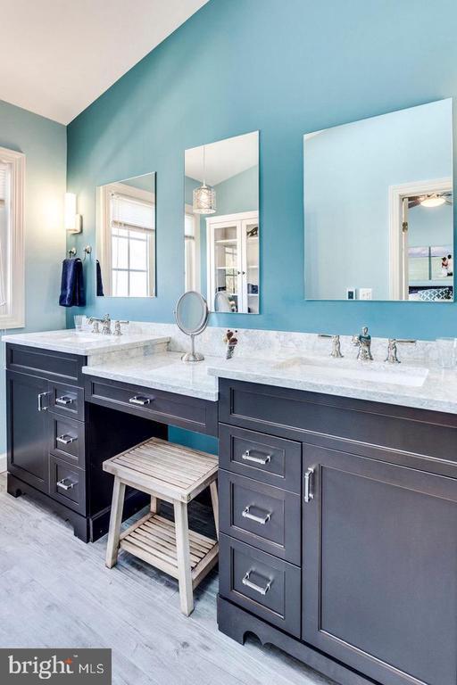 Building Photo - 901 Harrison Cir