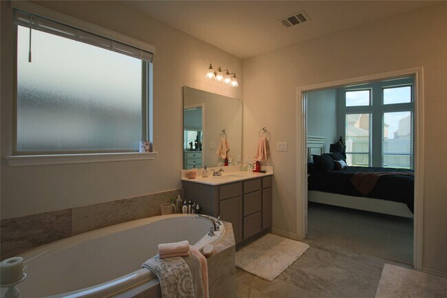 Building Photo - 24727 Tanoureen Dr