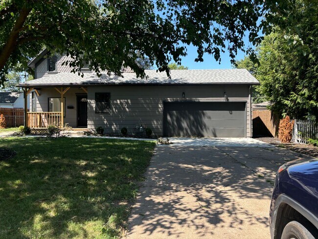 Building Photo - 924 S Madison St