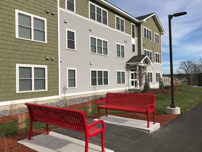 Building Photo - 10 E Ridge Dr