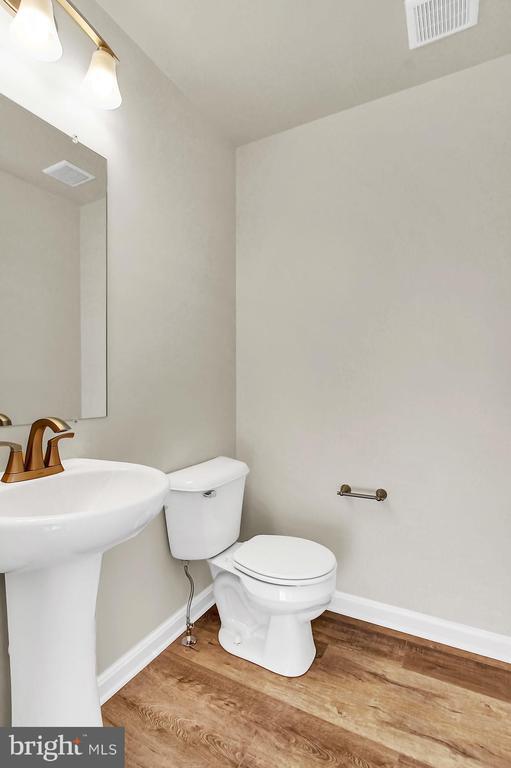 Building Photo - 60 OVERSHOT Ln