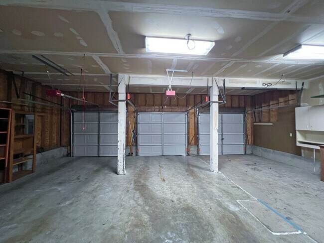 Building Photo - 1507 63rd Ave NE