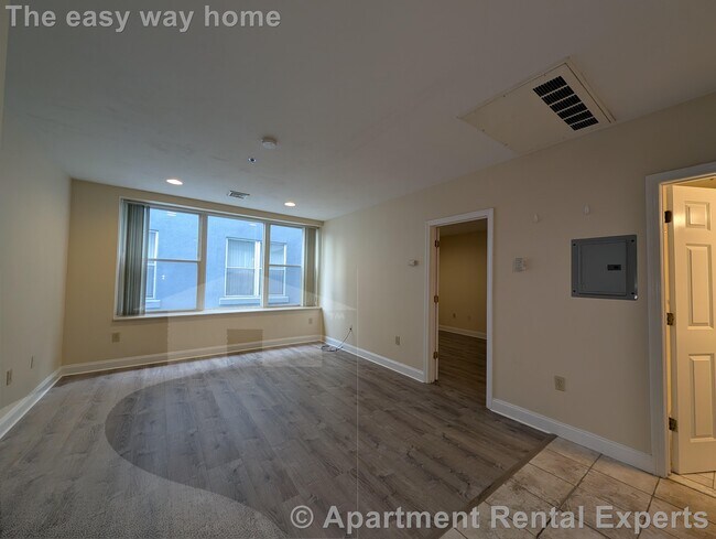 Building Photo - 15 Pearl St