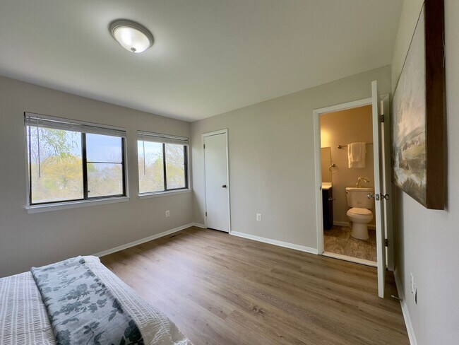 Building Photo - Charming 3 Bedroom/2 Full Bath/2 Half Bath Townhome in Parkville, MD!