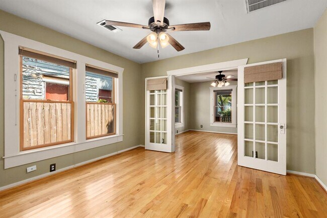 Building Photo - 405 James St