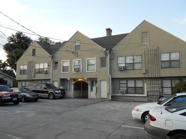 Seven Chimneys Apartments - The Court of Seven Chimneys