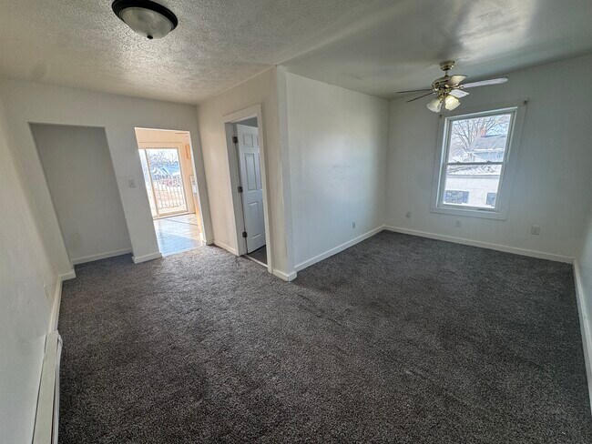 Building Photo - 723 W Jefferson St