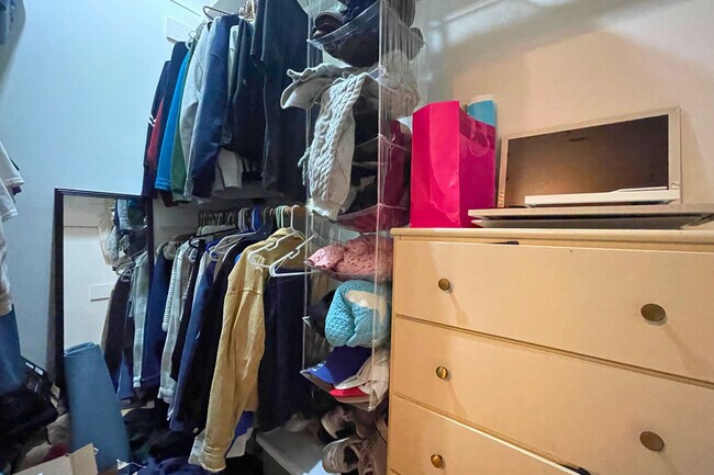 Building Photo - 3727 N Lakewood Ave