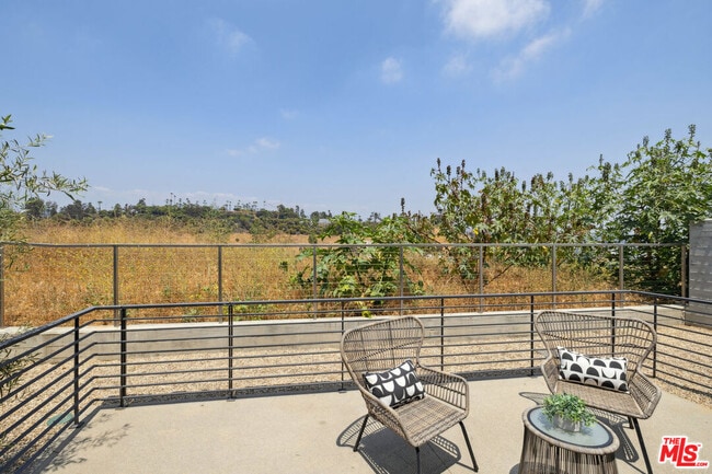 Building Photo - 957 Figueroa Terrace
