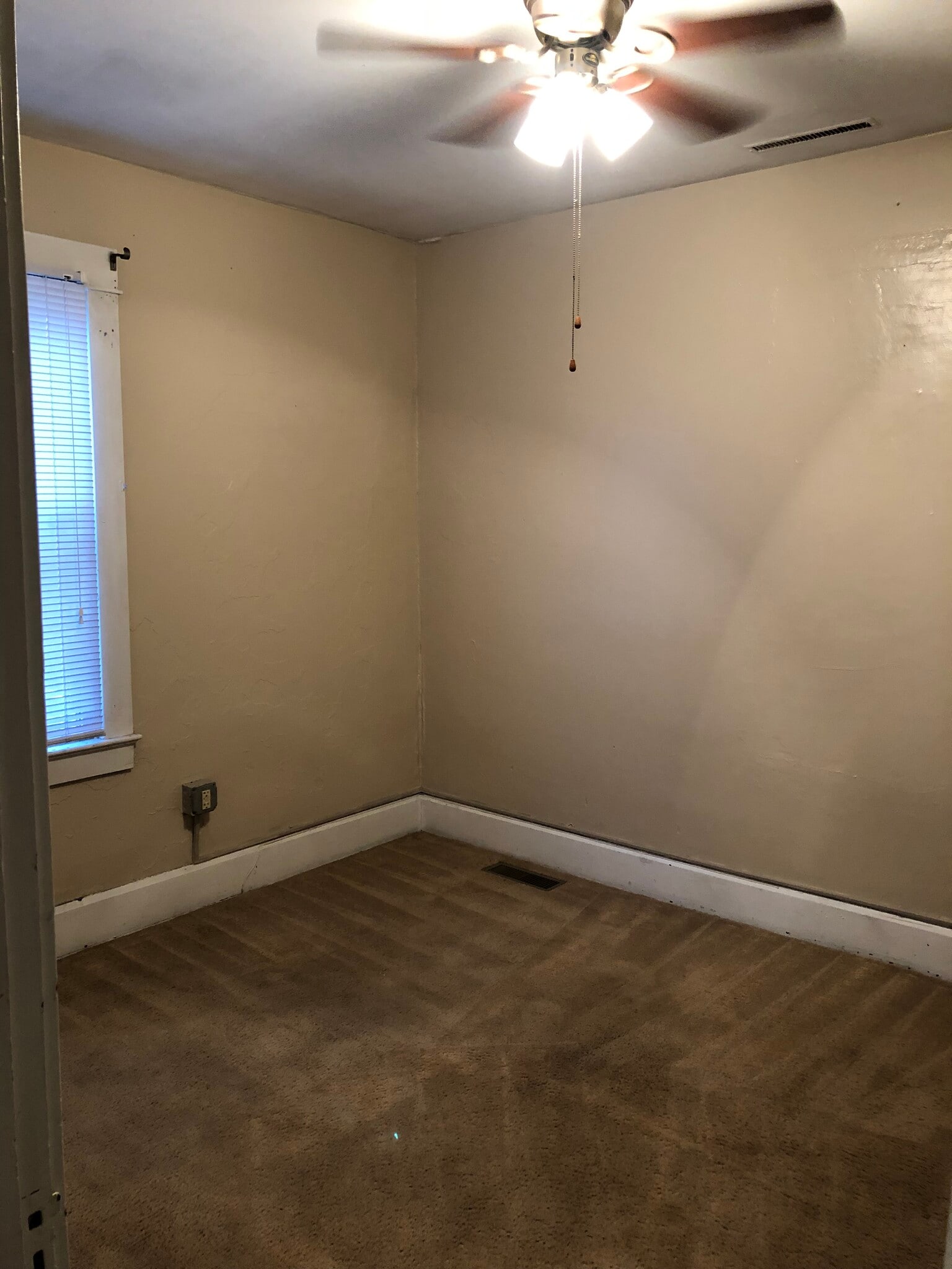 Bedroom number one - 932 E Park Ave