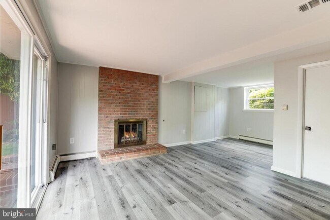 Building Photo - 4111 Hemingway Dr