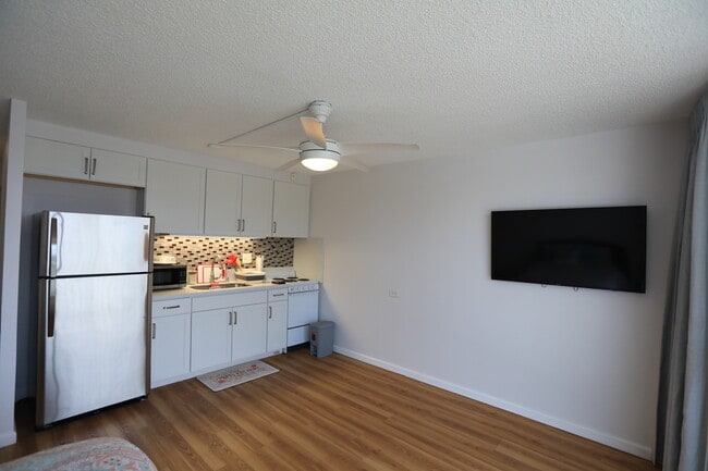 Building Photo - 1650 Kanunu St