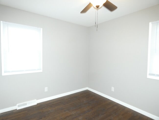 Building Photo - 4700 N Bristol Ave