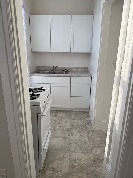 Building Photo - 912 N 10th St