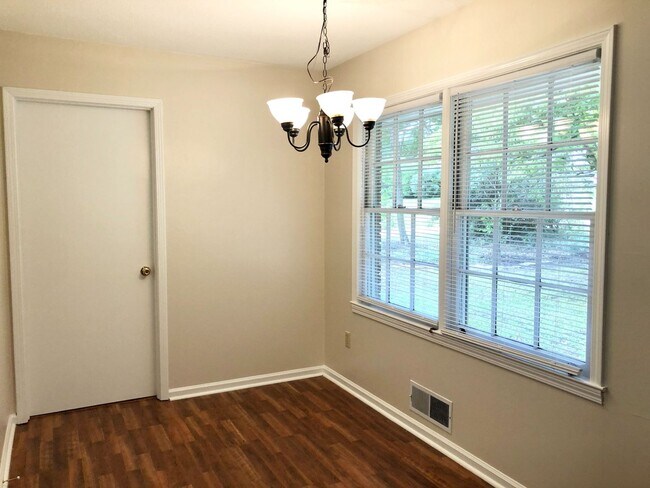 Building Photo - Three Bedroom Oconee County Available Summer