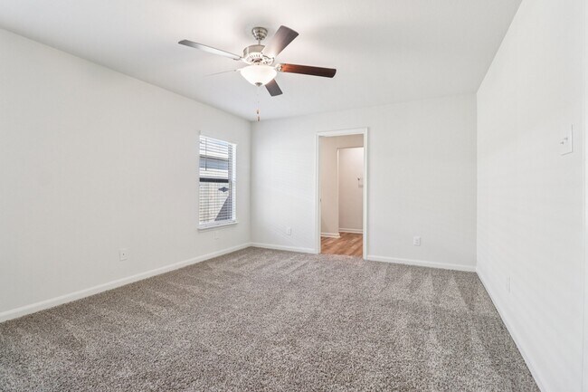 Building Photo - 3909 Crown Ct