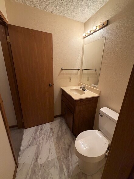 Building Photo - 452 Sunset Dr