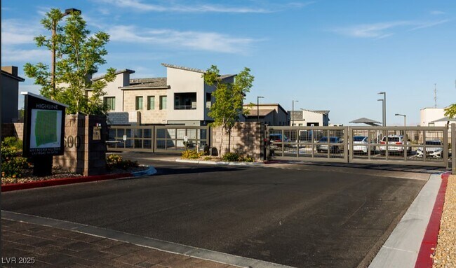 Building Photo - 600 Carriage Hill Dr