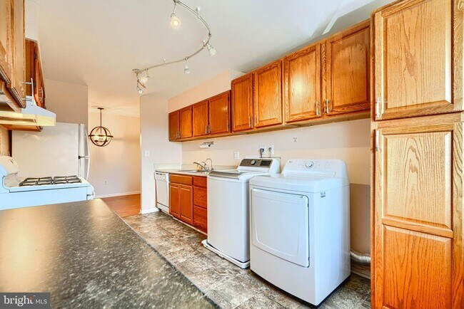 Building Photo - 130 Royal Oak Dr