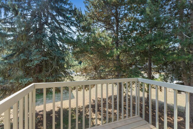 Building Photo - Spacious Apartment in Cozy Tacoma Neighbor...