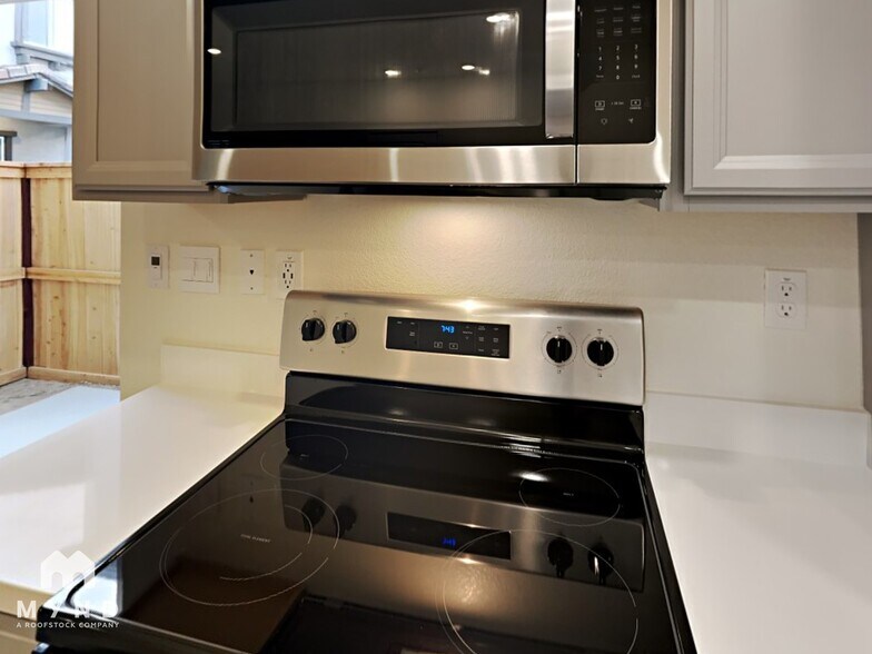 Building Photo - 3049 Pruett Dr