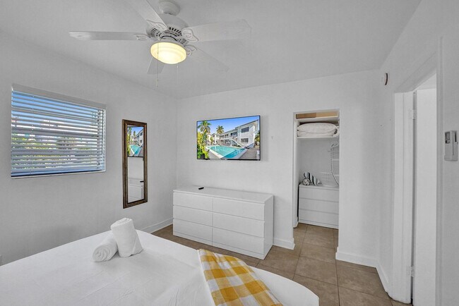 Building Photo - 335 Desoto St