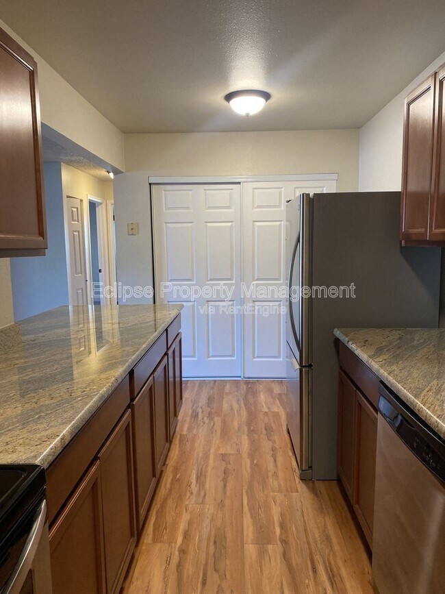 Building Photo - 512 Bell Ct