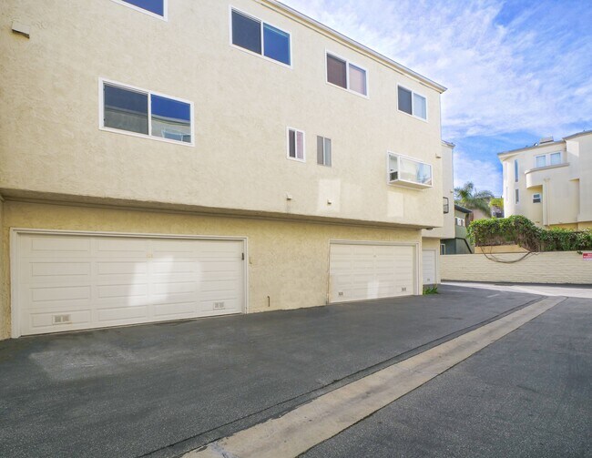 Building Photo - 405 2nd St