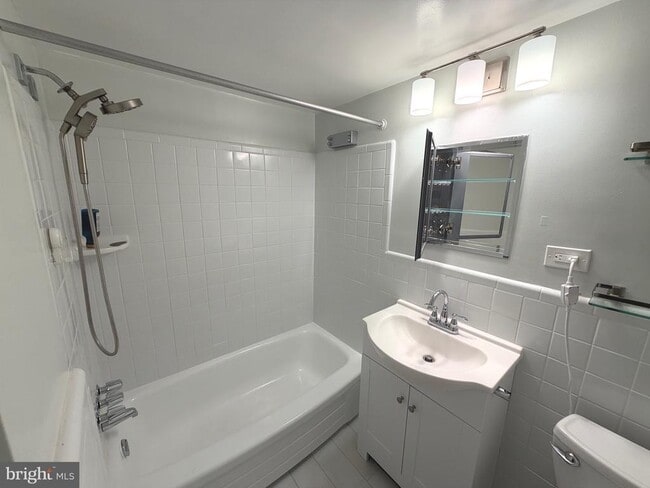 Building Photo - 4390 Lorcom Ln