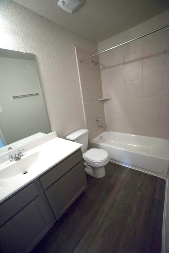 Building Photo - 4479 Eveslage Ln