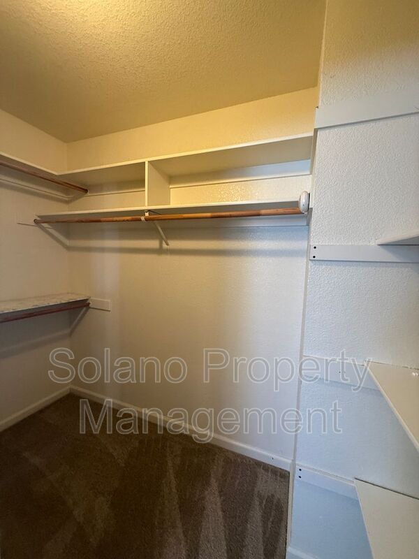 Building Photo - 532 Blarney Cir