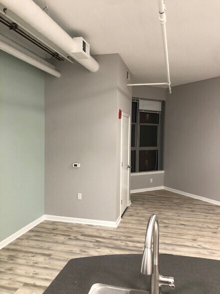 Building Photo - 1300 N St NW