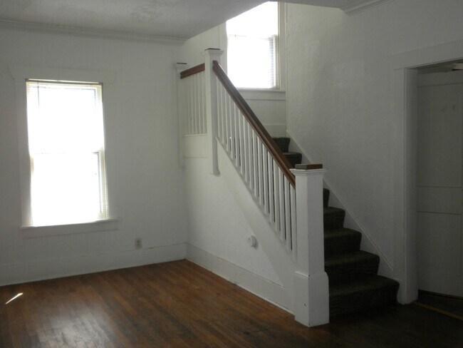 Building Photo - East Campus- 3 Bedroom Home
