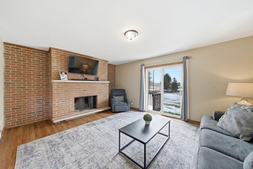 Building Photo - 1201-1203 Johnston Drive-SI ID1497747P
