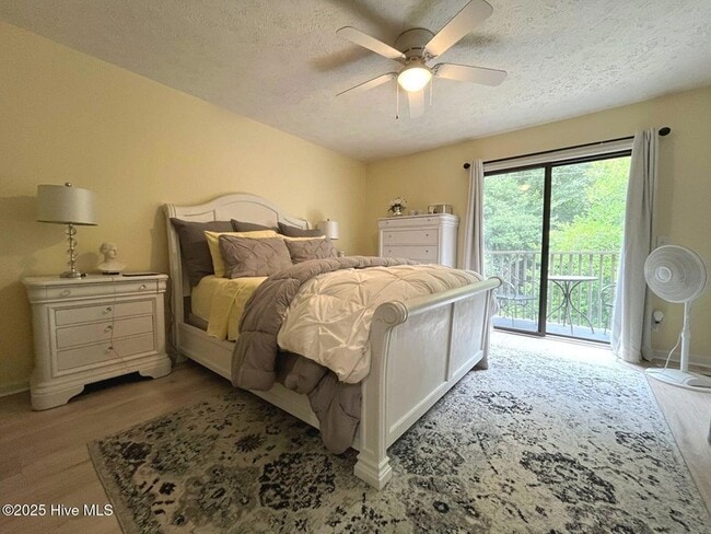 Building Photo - 940 Linden Rd