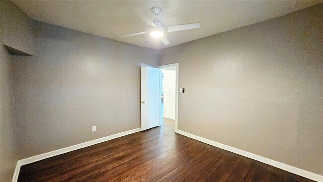 Building Photo - 704 NW 34th St