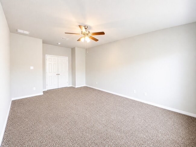 Building Photo - Available for Move-in June 10th!